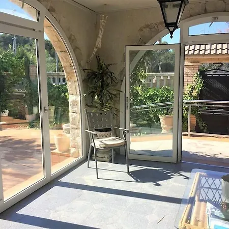 Family House - La Mora -